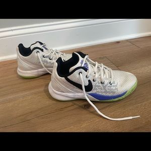 Nike Kyrie Irving basketball shoes Boys size 3.5Y